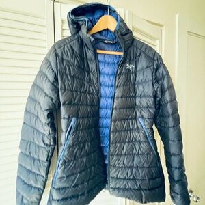Arc'teryx dark blue Cerium with Blue Lining - great condition - 220$